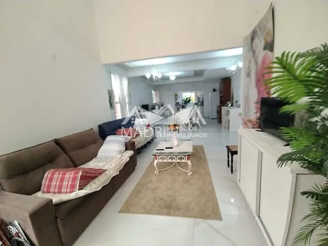 Casa com 360m² 3 quartos e 3 banheiros, à venda, no bairro Praia de Fora em Palhoça