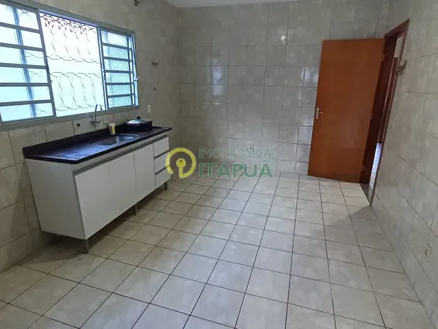 Casa 3 quartos e 2 banheiros, para alugar, no bairro Jardim Esperança em Londrina