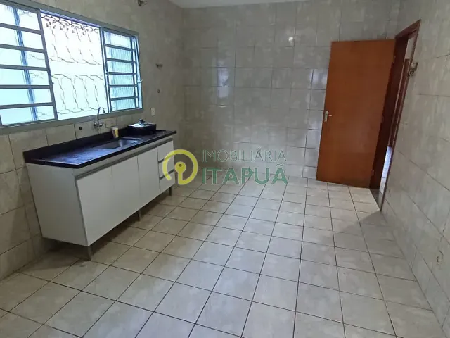 Casa 3 quartos e 2 banheiros, para alugar, no bairro Jardim Esperança em Londrina