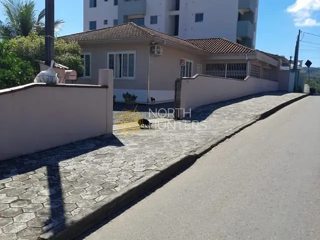 Casa com 130m² 3 quartos e 2 banheiros, à venda, no bairro João Costa em Joinville