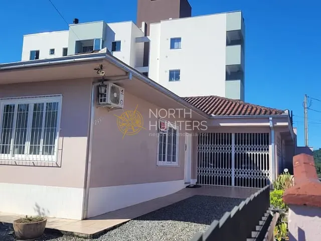 Casa com 130m² 3 quartos e 2 banheiros, à venda, no bairro João Costa em Joinville