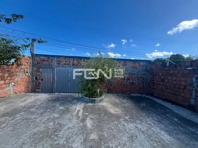 Casa 2 quartos e 2 banheiros, à venda, no bairro Parque das Mangabas em Camaçari