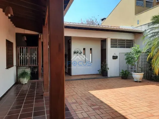Casa com 500m² 4 quartos e 2 banheiros, à venda ou para alugar, no bairro Parque do Colégio em Jundiaí
