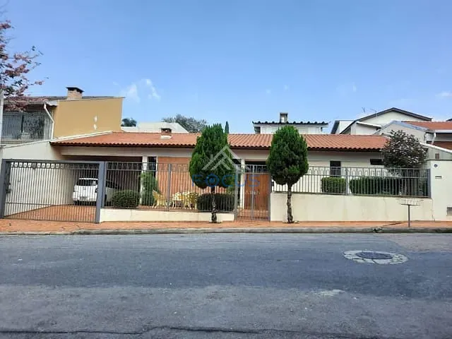 Casa com 500m² 4 quartos e 2 banheiros, à venda ou para alugar, no bairro Parque do Colégio em Jundiaí