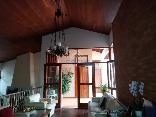 Casa com 500m² 4 quartos e 2 banheiros, à venda ou para alugar, no bairro Parque do Colégio em Jundiaí