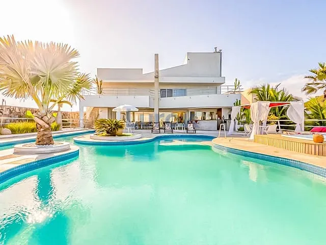 Casa com 1440m² 10 quartos e 14 banheiros, à venda, no bairro Balneário Praia do Pernambuco em Guarujá