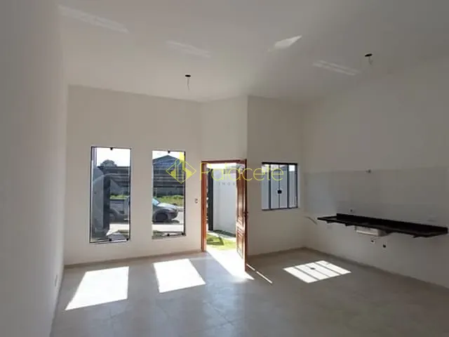 Casa com 150m² 3 quartos e 2 banheiros, à venda, no bairro Piracangaguá em Taubaté