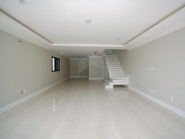 Casa com 315m² 4 quartos e 6 banheiros, à venda, no bairro Barra da Tijuca em Rio de Janeiro