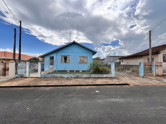 Casa com 600m² 3 quartos e 2 banheiros, à venda, no bairro Oficinas em Ponta Grossa