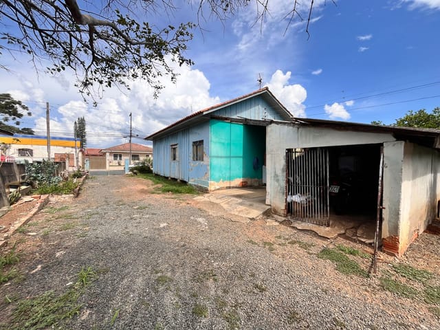 Casa com 600m² 3 quartos e 2 banheiros, à venda, no bairro Oficinas em Ponta Grossa
