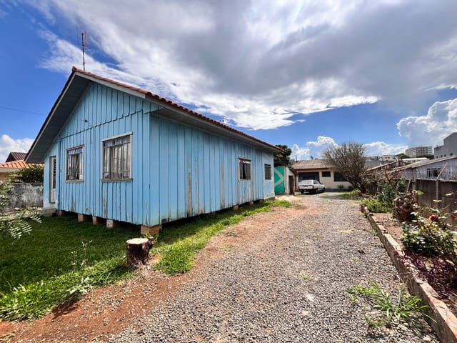 Casa com 600m² 3 quartos e 2 banheiros, à venda, no bairro Oficinas em Ponta Grossa