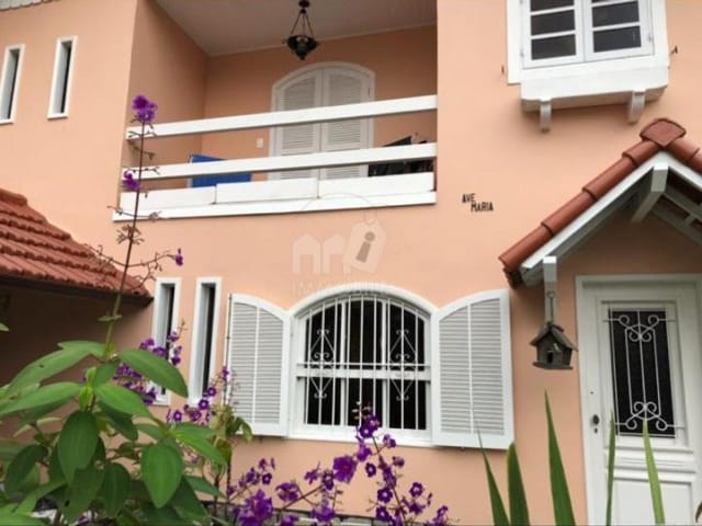 Casa à venda ou para alugar, no bairro Quitandinha em Petrópolis