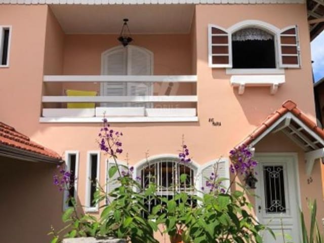 Casa à venda ou para alugar, no bairro Quitandinha em Petrópolis