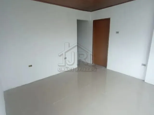 Casa com 360m² 3 quartos e 2 banheiros, à venda, no bairro Vila Assis Brasil em Mauá