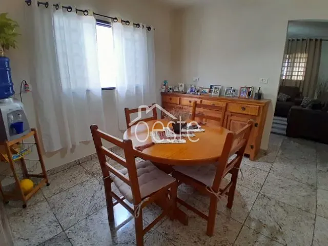 Casa com 250m² 2 quartos e 2 banheiros, à venda, no bairro Loteamento Colina Santa Bárbara em Santa Bárbara D'Oeste