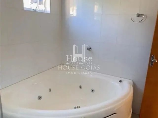 Casa com 233m² 4 quartos e 5 banheiros, à venda, no bairro Parque Anhanguera em Goiânia