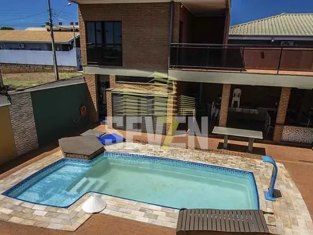 Casa com 600m² 3 quartos e 3 banheiros, à venda, no bairro Centro em Arealva