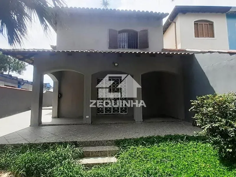 Casa, 3 quartos, 256 m² - Foto 1