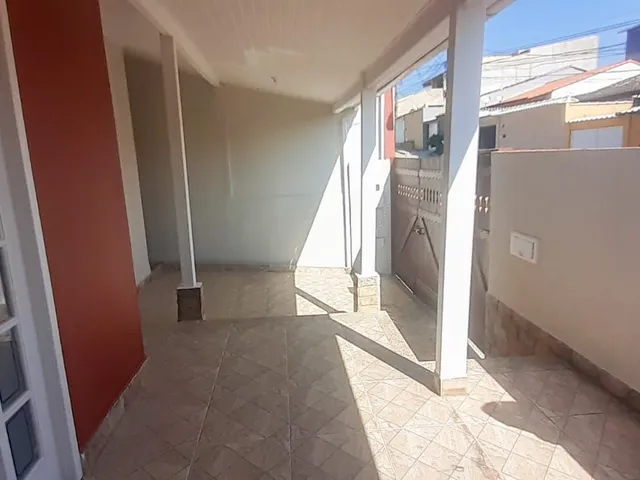Casa 2 quartos e 2 banheiros, à venda, no bairro Nova Macaé em Macaé