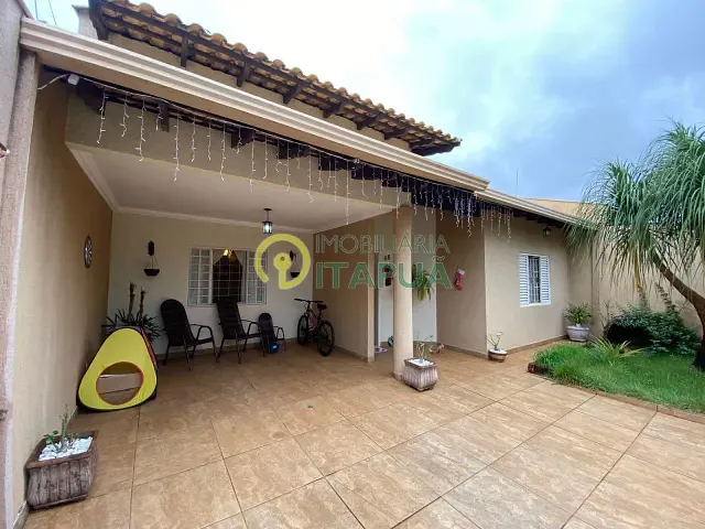 Casa com 250m² 3 quartos e 2 banheiros, à venda, no bairro Antares em Londrina