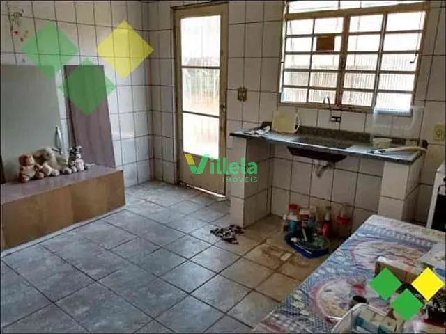 Casa à venda, no bairro Jardim Pinheirinho em Itaquaquecetuba