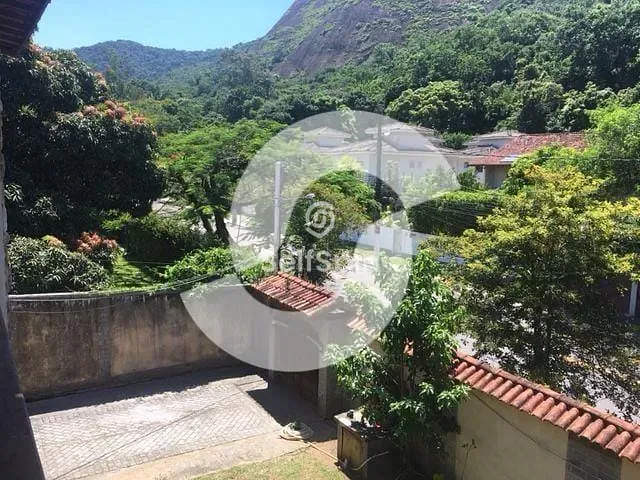 Casa 8 quartos e 6 banheiros, para alugar, no bairro Itaipu em Niterói