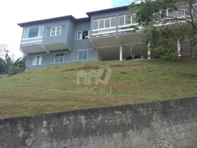 Casa com 1200m², à venda, no bairro Itaipava em Petrópolis