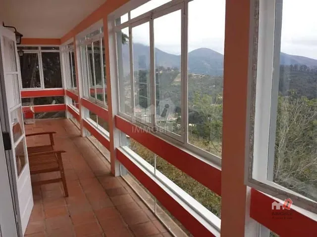 Casa com 1200m², à venda, no bairro Itaipava em Petrópolis