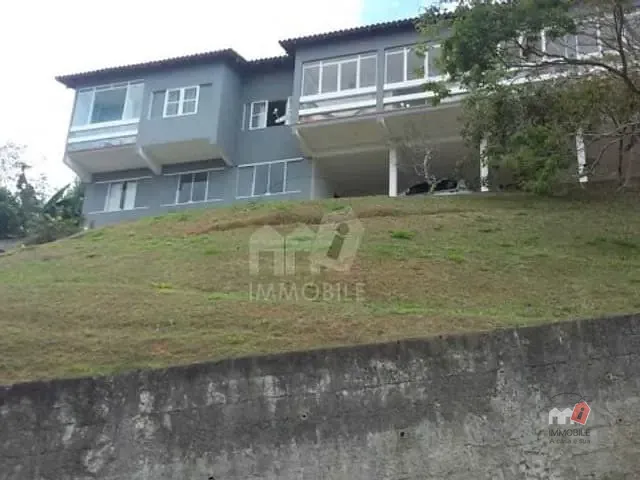Casa com 1200m², à venda, no bairro Itaipava em Petrópolis