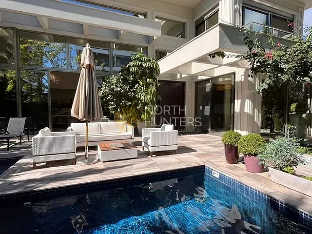 Casa com 750m² 3 quartos e 5 banheiros, à venda ou para alugar, no bairro Jurerê Internacional em Florianópolis