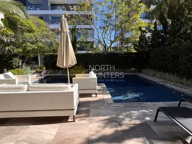 Casa com 750m² 3 quartos e 5 banheiros, à venda ou para alugar, no bairro Jurerê Internacional em Florianópolis