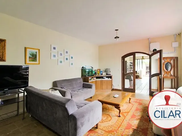 Casa com 448m² 4 quartos e 3 banheiros, à venda, no bairro Bom Retiro em Curitiba