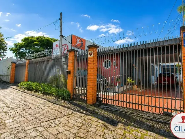 Casa com 448m² 4 quartos e 3 banheiros, à venda, no bairro Bom Retiro em Curitiba
