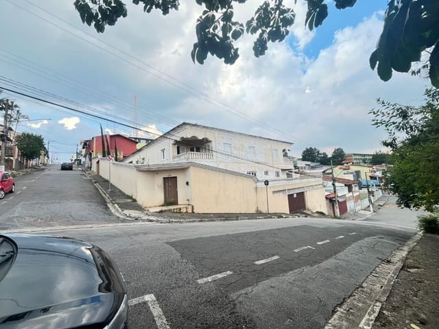 Casa com 795m² 4 quartos e 3 banheiros, à venda ou para alugar, no bairro Altos de Jordanésia (Jordanésia) em Cajamar