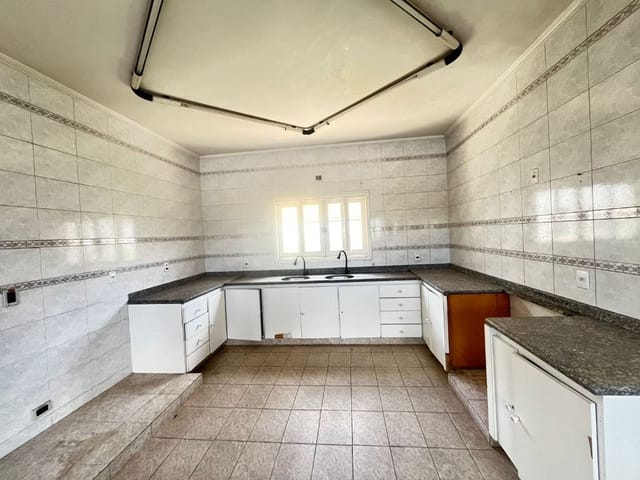Casa com 795m² 4 quartos e 3 banheiros, à venda ou para alugar, no bairro Altos de Jordanésia (Jordanésia) em Cajamar