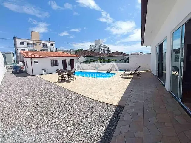Casa com 452m² 3 quartos e 3 banheiros, à venda, no bairro Barra do Aririú em Palhoça