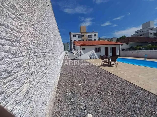 Casa com 452m² 3 quartos e 3 banheiros, à venda, no bairro Barra do Aririú em Palhoça