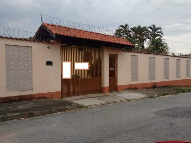 Casa 3 quartos e 3 banheiros, à venda, no bairro Santana em Pindamonhangaba