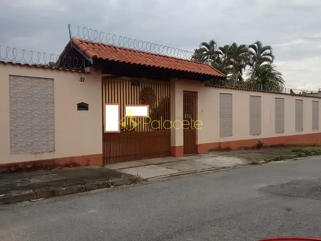 Casa 3 quartos e 3 banheiros, à venda, no bairro Santana em Pindamonhangaba