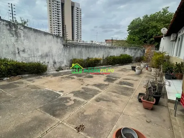 Casa com 684m² 3 quartos e 2 banheiros, para alugar, no bairro São Cristóvão em Teresina