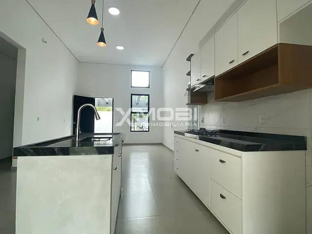 Casa com 300m² 3 quartos e 4 banheiros, à venda, no bairro Centro em Jarinu