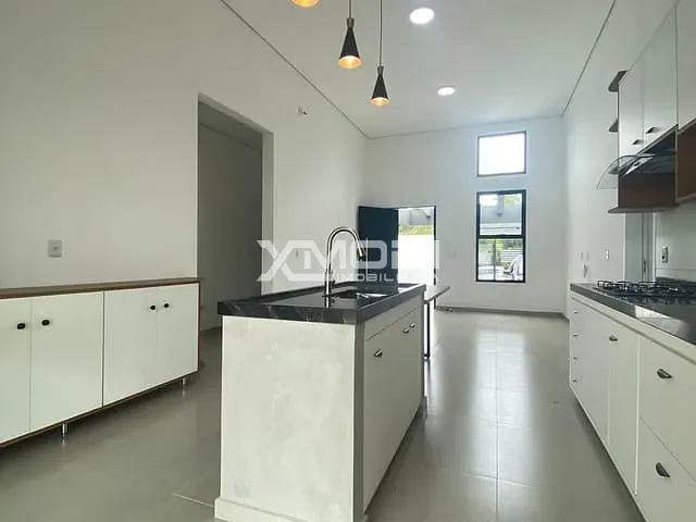 Casa com 300m² 3 quartos e 4 banheiros, à venda, no bairro Centro em Jarinu