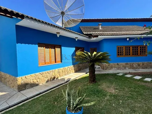 Casa 4 quartos e 5 banheiros, para alugar, no bairro Jardim Alvorada em Piracaia
