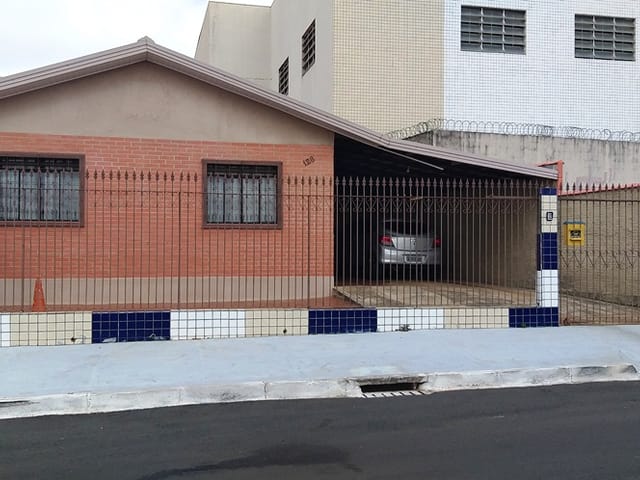 Casa com 185m² 2 quartos e 2 banheiros, à venda, no bairro Uvaranas em Ponta Grossa