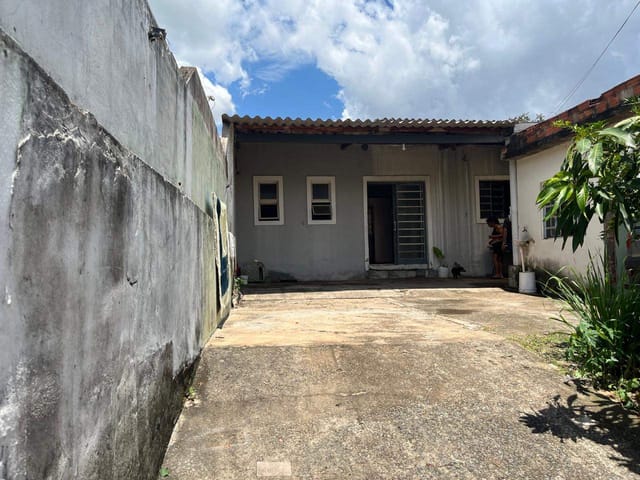 Casa com 200m² 2 quartos e 1 banheiro, à venda, no bairro Santa Clara em Campinas