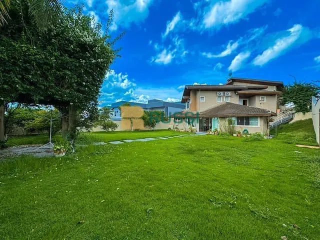 Casa com 1000m² 4 quartos e 6 banheiros, à venda ou para alugar, no bairro Parque Mirante Do Vale em Jacareí