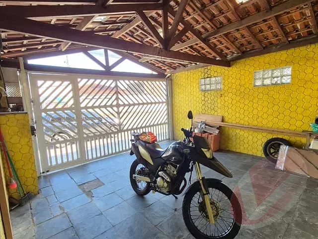 Casa 2 quartos e 2 banheiros, à venda, no bairro Melvi em Praia Grande