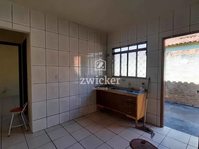 Casa com 180m² 2 quartos e 1 banheiro, à venda, no bairro Parque Santa Edwiges em Bauru
