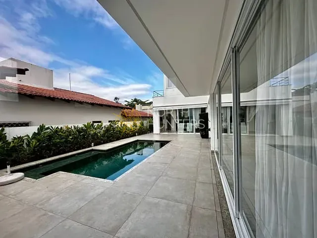 Casa com 450m² 6 quartos e 7 banheiros, à venda, no bairro Jurerê Internacional em Florianópolis