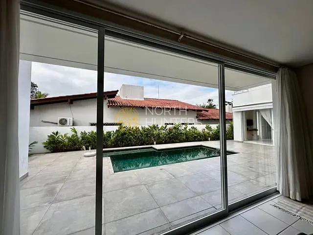 Casa com 450m² 6 quartos e 7 banheiros, à venda, no bairro Jurerê Internacional em Florianópolis